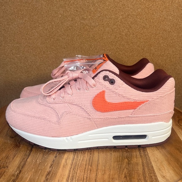 Nike
Air max 'corduroy
Coral stardust’
Brand new - Picture 4 of 11
